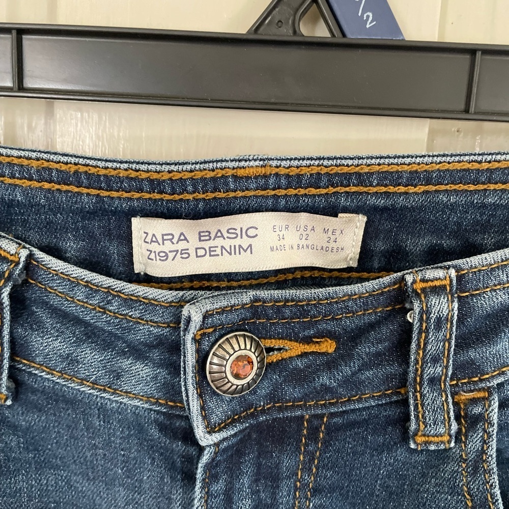 Zara Basic Denim Blue Flare Frayed Wide Leg Jeans Business Casual Cute NWOT - Picture 6 of 11